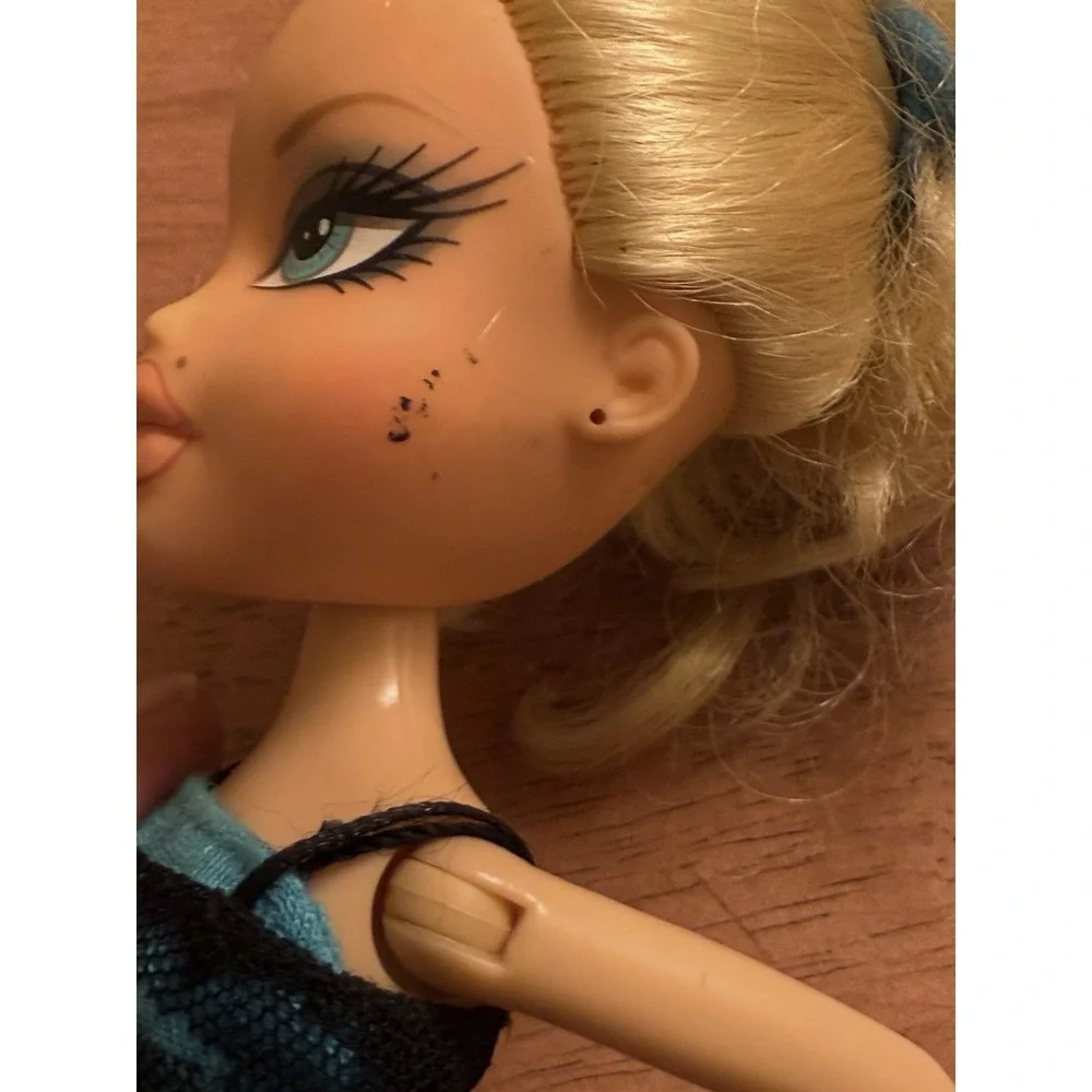 Vintage Bratz 2001 MGA‎ Doll & Treasures Cloe Outfit
